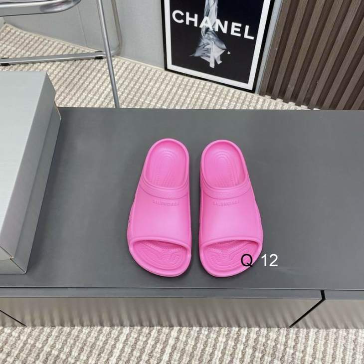 Picture of Balenciaga Slippers _SKUBalenciagasz35-40J02023396